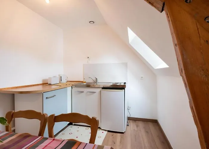 Entre Terre Et Jeanne D Arc Between Land And Sea *